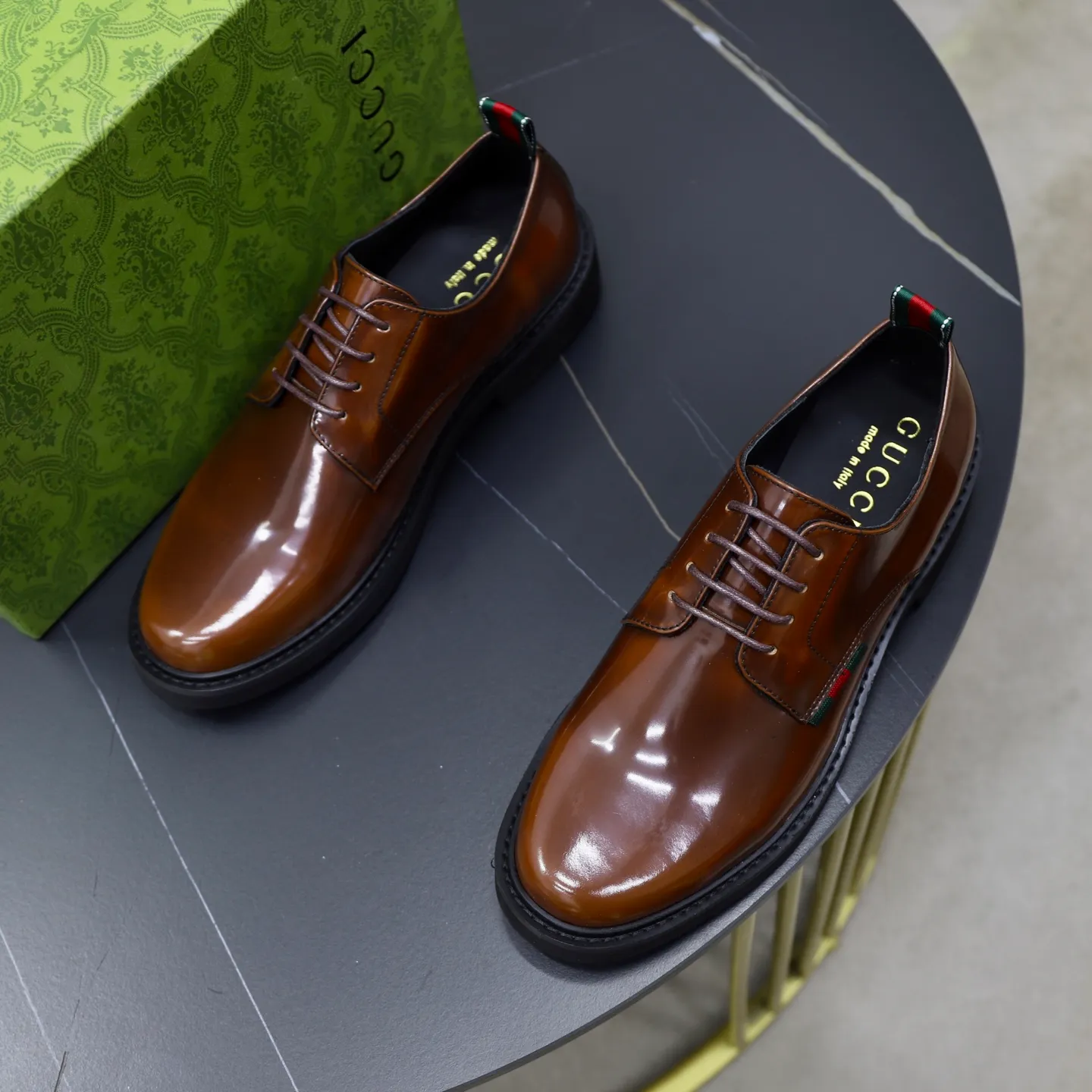 Ex-factory price: 540💰🙅‍♂️🙅‍♂️🙅‍♂️ Brand: GUCCI Standard code: Men's code 38-44 (45 can be customized) Grade: Same style as the official website Original order quality Material: Original cowhide surface Comfortable cowhide lining Original outsole Style category: Men's fashionable casual leather shoes Distinguished big-name luxury elements Top luxury Color: actual picture color